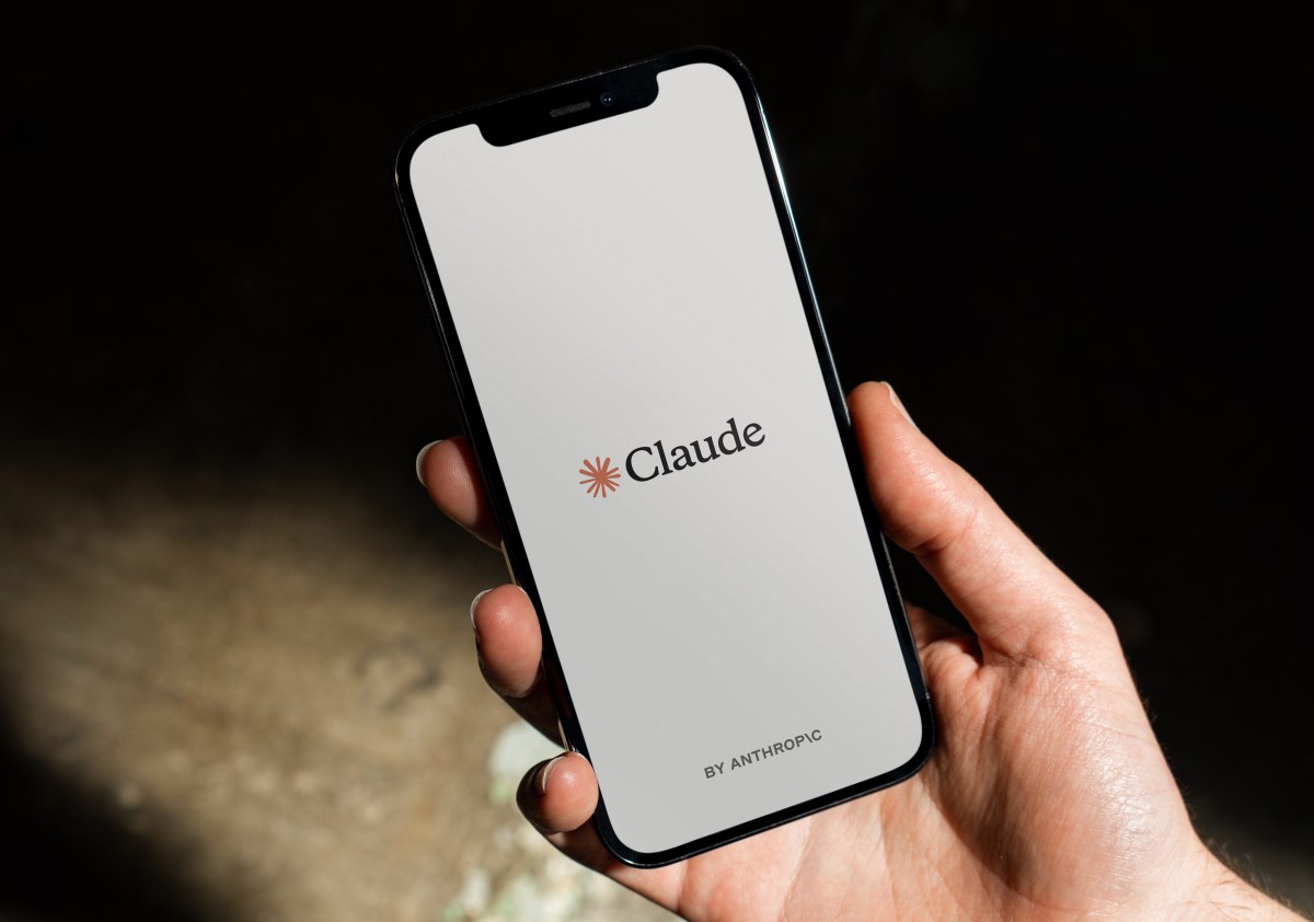 claude dung chung bo nho giua chat va cowork khong con phai nhac lai tu dau
