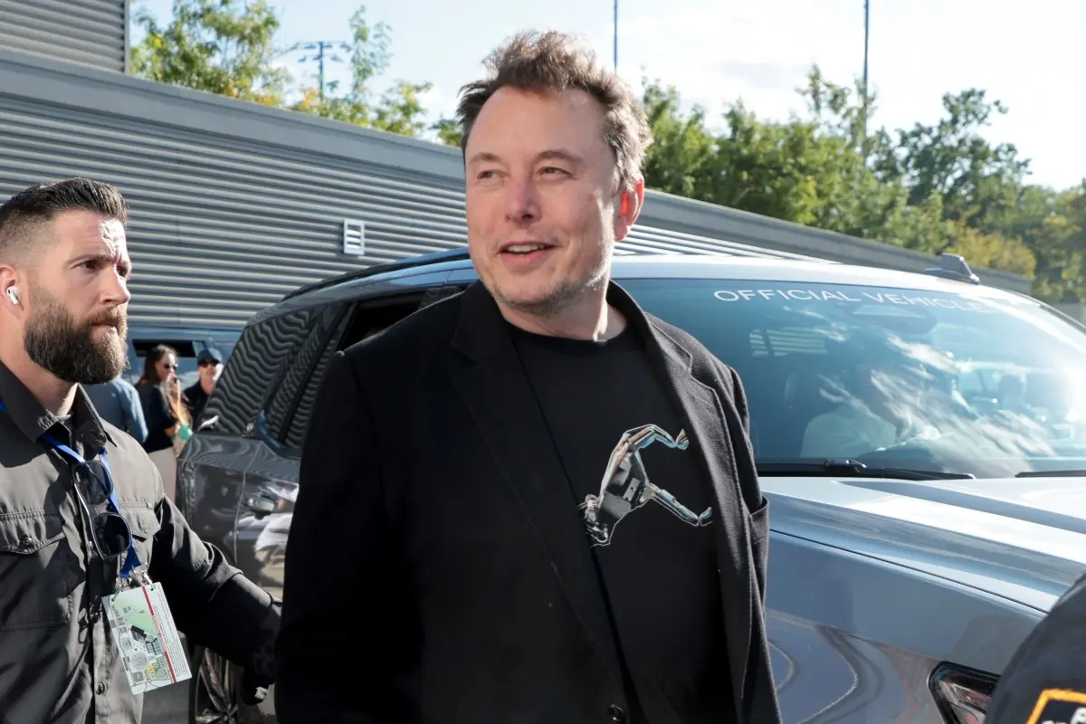 elon musk danh gan mot nua thoi gian trong cuoc goi loi nhuan tesla de noi ve ai va robot