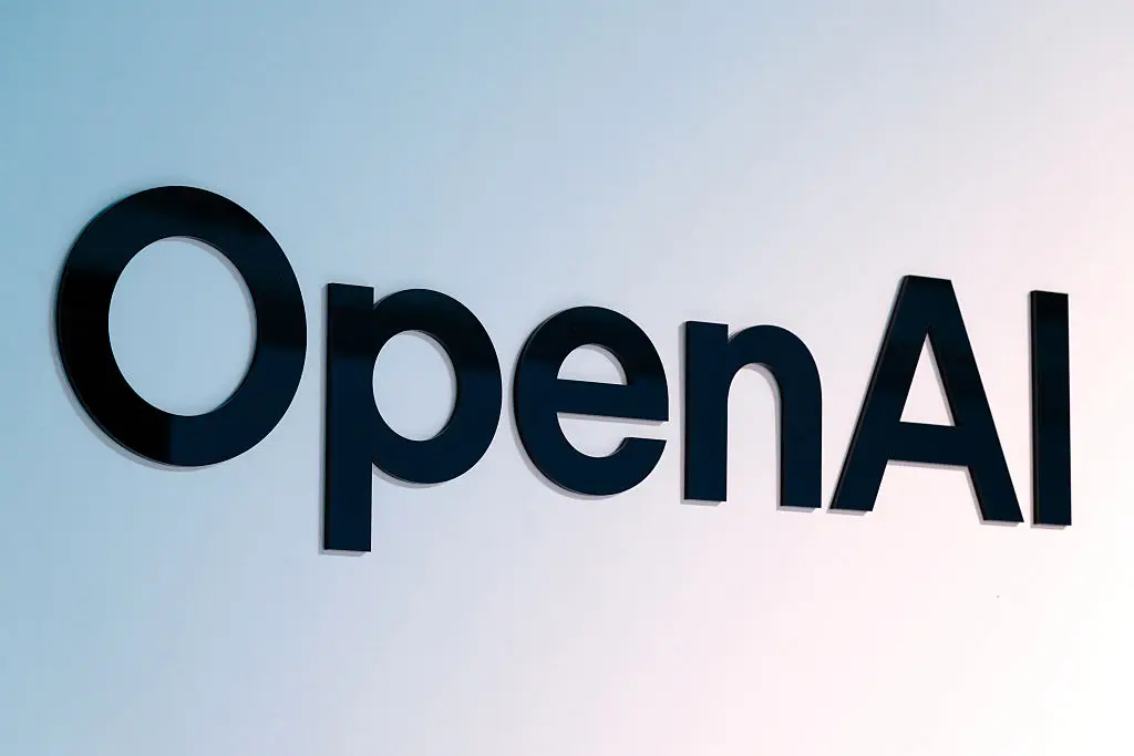 openai ra mat loa thong minh hinh banh donut gia 300 400 usd du kien 2027